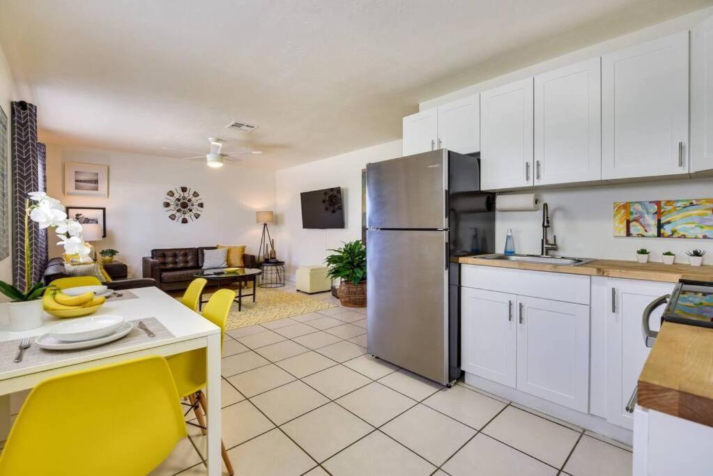 סרסוטה Coconut Cove Mid-Long Term Stays Available Walk To Downtown Trolly To Beaches מראה חיצוני תמונה